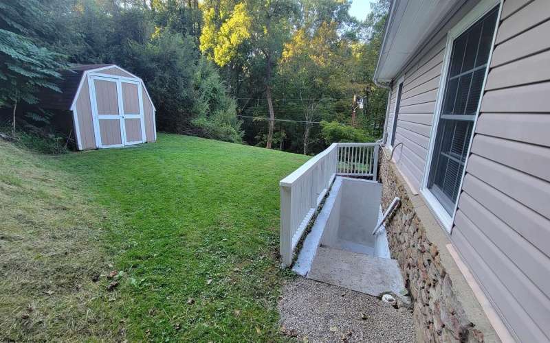 1060 Brookside Drive, Fairmont, West Virginia 26554, 2 Bedrooms Bedrooms, 6 Rooms Rooms,1 BathroomBathrooms,Single Family Detached,For Sale,Brookside,10161471