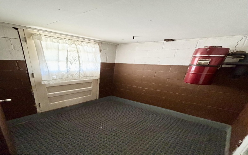 213 Ivy Street, Morgantown, West Virginia 26501, 2 Bedrooms Bedrooms, 5 Rooms Rooms,1 BathroomBathrooms,Single Family Detached,For Sale,Ivy,10161470
