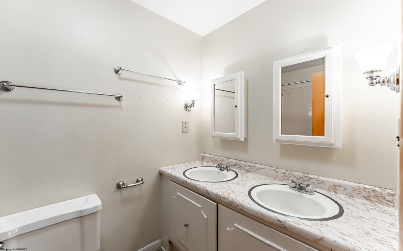 913 Briarwood Court, Morgantown, West Virginia 26505, 4 Bedrooms Bedrooms, 8 Rooms Rooms,2 BathroomsBathrooms,Single Family Detached,For Sale,Briarwood,10161463