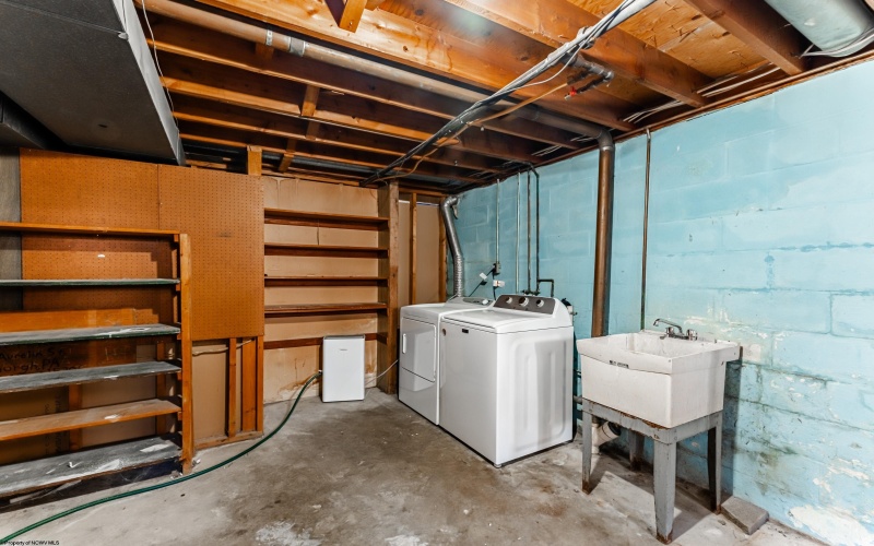 913 Briarwood Court, Morgantown, West Virginia 26505, 4 Bedrooms Bedrooms, 8 Rooms Rooms,2 BathroomsBathrooms,Single Family Detached,For Sale,Briarwood,10161463