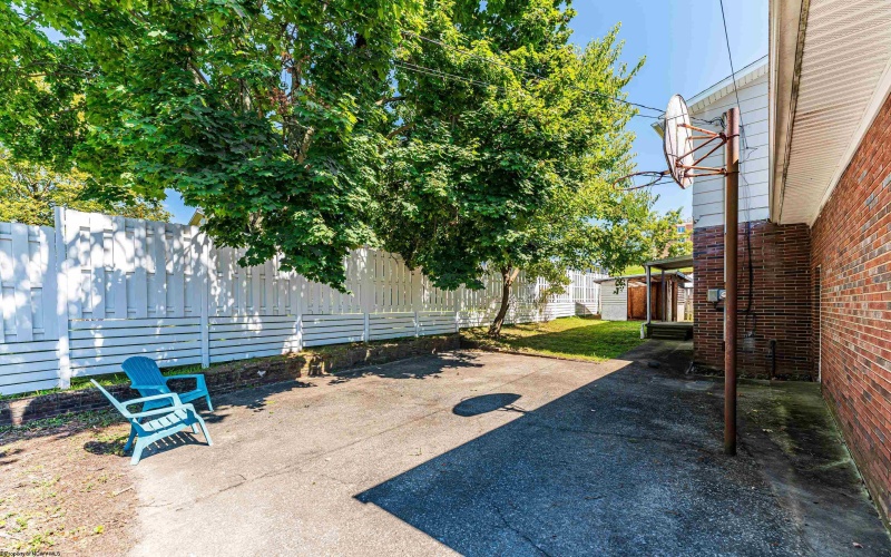 913 Briarwood Court, Morgantown, West Virginia 26505, 4 Bedrooms Bedrooms, 8 Rooms Rooms,2 BathroomsBathrooms,Single Family Detached,For Sale,Briarwood,10161463