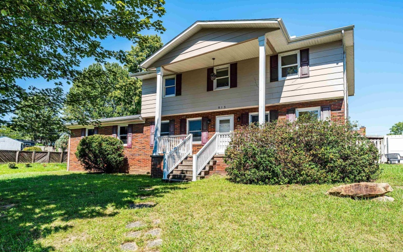 913 Briarwood Court, Morgantown, West Virginia 26505, 4 Bedrooms Bedrooms, 8 Rooms Rooms,2 BathroomsBathrooms,Single Family Detached,For Sale,Briarwood,10161463