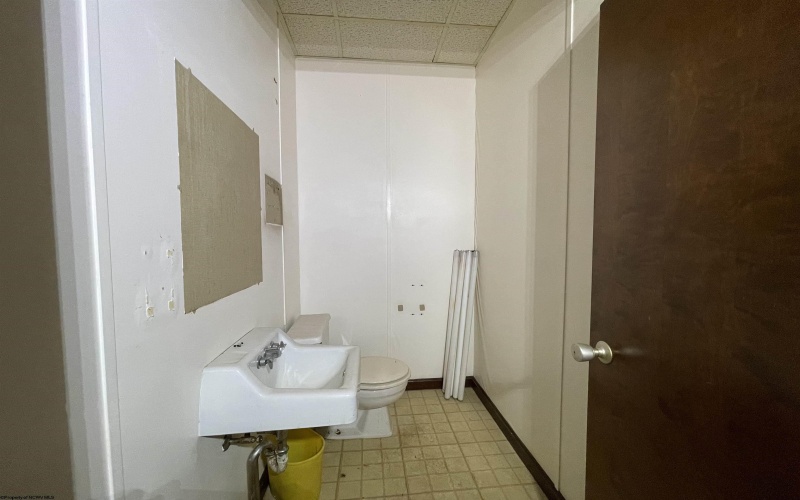 100 Fairmont Avenue, Fairmont, West Virginia 26554, ,Commercial/industrial,For Sale,Fairmont,10150687