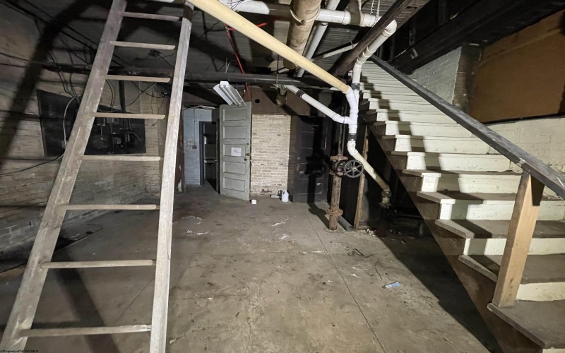 100 Fairmont Avenue, Fairmont, West Virginia 26554, ,Commercial/industrial,For Sale,Fairmont,10150687