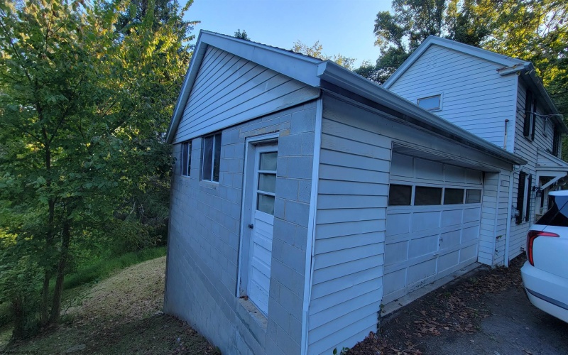 1300 Hillcrest Road, Fairmont, West Virginia 26554, 3 Bedrooms Bedrooms, 6 Rooms Rooms,2 BathroomsBathrooms,Single Family Detached,For Sale,Hillcrest,10161506