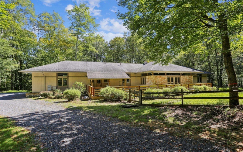 57 Sand Springs Drive, Davis, West Virginia 26260, 3 Bedrooms Bedrooms, 10 Rooms Rooms,3 BathroomsBathrooms,Single Family Detached,For Sale,Sand Springs,10161498
