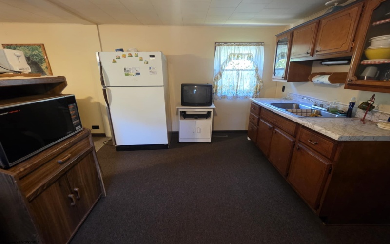 10 Center Street, Rowlesburg, West Virginia 26425, 1 Bedroom Bedrooms, 4 Rooms Rooms,1 BathroomBathrooms,Single Family Detached,For Sale,Center,10161510