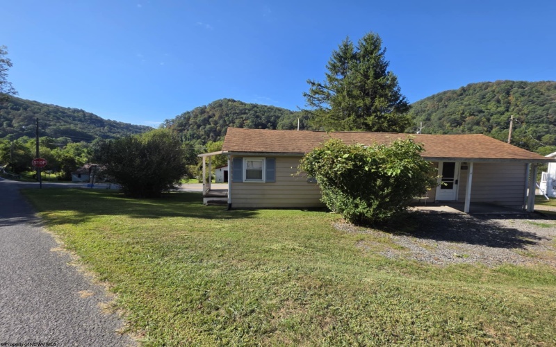 10 Center Street, Rowlesburg, West Virginia 26425, 1 Bedroom Bedrooms, 4 Rooms Rooms,1 BathroomBathrooms,Single Family Detached,For Sale,Center,10161510