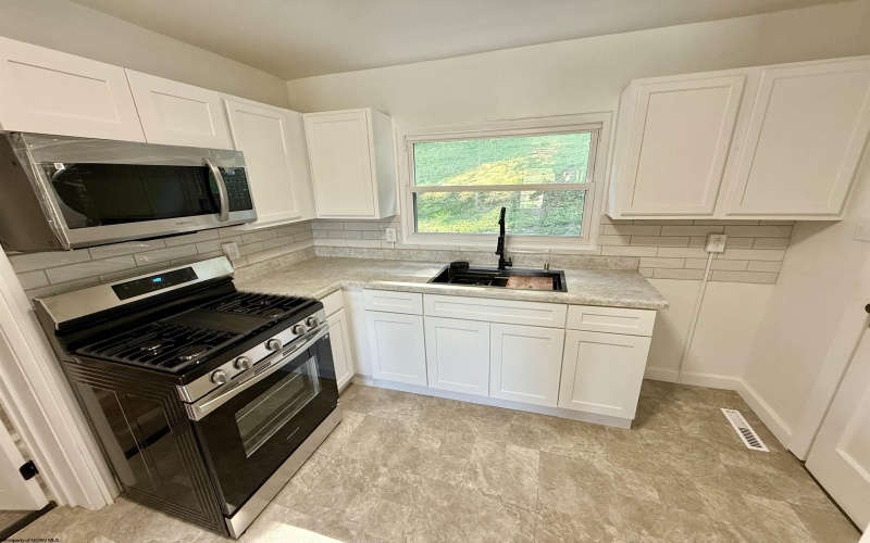 1523 Cabel Street, Fairmont, West Virginia 26554, 3 Bedrooms Bedrooms, 6 Rooms Rooms,1 BathroomBathrooms,Single Family Detached,For Sale,Cabel,10161526