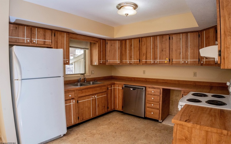1230 Van Voorhis Road, Morgantown, West Virginia 26505, 3 Bedrooms Bedrooms, 6 Rooms Rooms,2 BathroomsBathrooms,Single Family Attached,For Sale,Van Voorhis,10161512