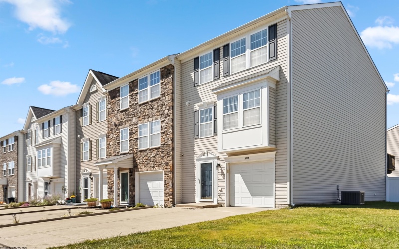 159 Birds Eye View Drive, Morgantown, West Virginia 26501, 3 Bedrooms Bedrooms, 9 Rooms Rooms,2 BathroomsBathrooms,Single Family Attached,For Sale,Birds Eye View,10161519