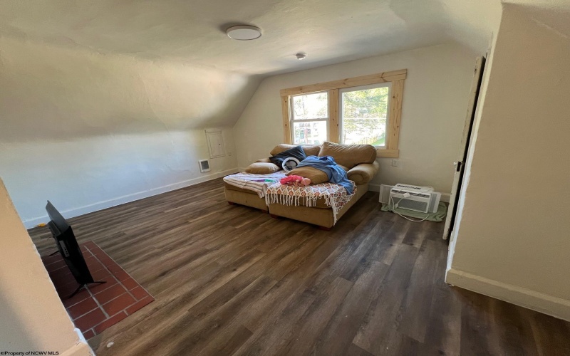 29 Oakwood Road, Fairmont, West Virginia 26554, ,Multi-unit/income,For Sale,Oakwood,10161522
