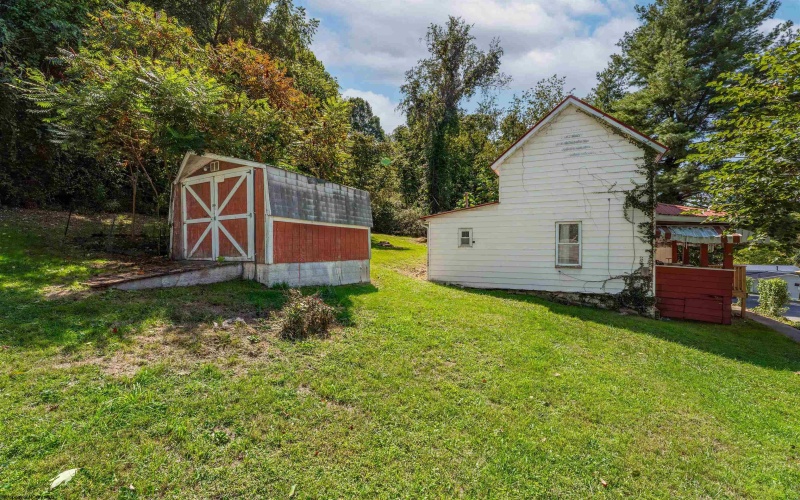 205 Pixler Hill Road, Morgantown, West Virginia 26508, 2 Bedrooms Bedrooms, 5 Rooms Rooms,1 BathroomBathrooms,Single Family Detached,For Sale,Pixler Hill,10161525