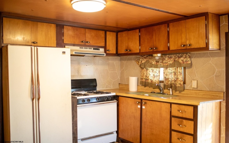 445 Center Street, Morgantown, West Virginia 26505, 3 Bedrooms Bedrooms, 5 Rooms Rooms,1 BathroomBathrooms,Single Family Detached,For Sale,Center,10161524