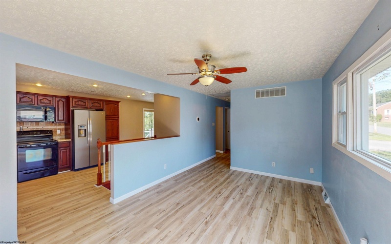 501 Willow Lane, Bridgeport, West Virginia 26301, 3 Bedrooms Bedrooms, 6 Rooms Rooms,2 BathroomsBathrooms,Single Family Detached,For Sale,Willow,10161518