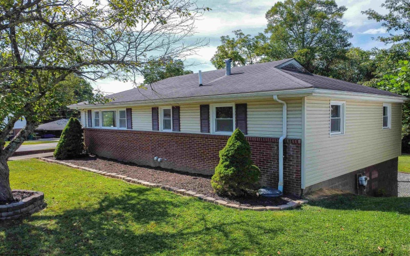 501 Willow Lane, Bridgeport, West Virginia 26301, 3 Bedrooms Bedrooms, 6 Rooms Rooms,2 BathroomsBathrooms,Single Family Detached,For Sale,Willow,10161518
