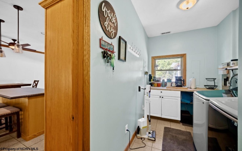 182 Beaver Lane, Fairmont, West Virginia 26554, 3 Bedrooms Bedrooms, 6 Rooms Rooms,2 BathroomsBathrooms,Single Family Detached,For Sale,Beaver,10161516