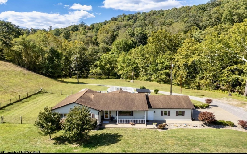 182 Beaver Lane, Fairmont, West Virginia 26554, 3 Bedrooms Bedrooms, 6 Rooms Rooms,2 BathroomsBathrooms,Single Family Detached,For Sale,Beaver,10161516