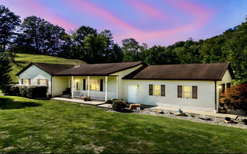 182 Beaver Lane, Fairmont, West Virginia 26554, 3 Bedrooms Bedrooms, 6 Rooms Rooms,2 BathroomsBathrooms,Single Family Detached,For Sale,Beaver,10161516