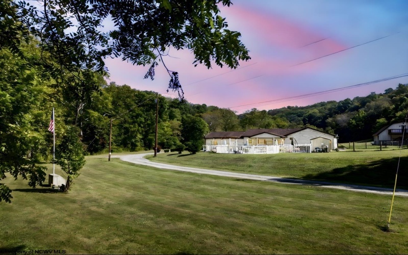 182 Beaver Lane, Fairmont, West Virginia 26554, 3 Bedrooms Bedrooms, 6 Rooms Rooms,2 BathroomsBathrooms,Single Family Detached,For Sale,Beaver,10161516
