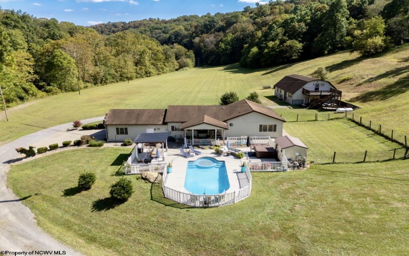 182 Beaver Lane, Fairmont, West Virginia 26554, 3 Bedrooms Bedrooms, 6 Rooms Rooms,2 BathroomsBathrooms,Single Family Detached,For Sale,Beaver,10161516
