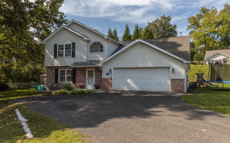 110 Patio Drive, Fairmont, West Virginia 26554, 4 Bedrooms Bedrooms, 8 Rooms Rooms,3 BathroomsBathrooms,Single Family Detached,For Sale,Patio,10161517