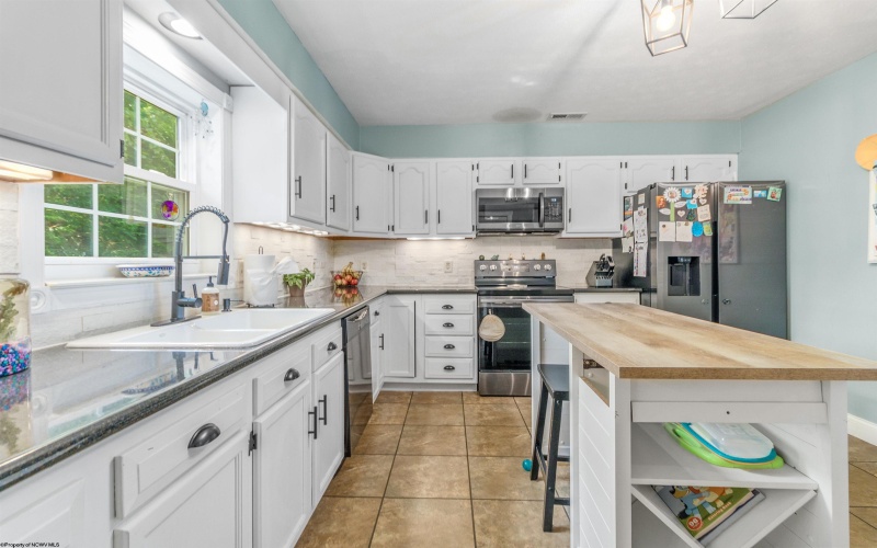 110 Patio Drive, Fairmont, West Virginia 26554, 4 Bedrooms Bedrooms, 8 Rooms Rooms,3 BathroomsBathrooms,Single Family Detached,For Sale,Patio,10161517