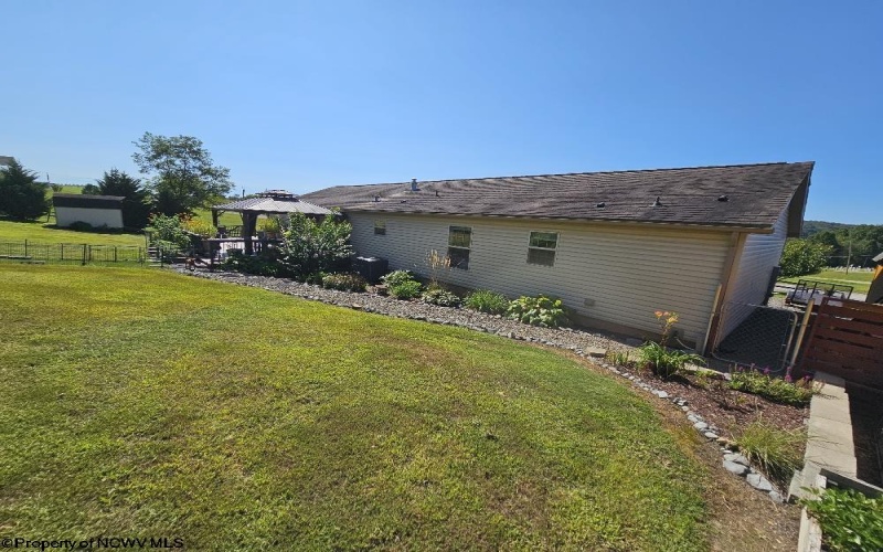 7 Paw Paw Lane, Morgantown, West Virginia 26501, 3 Bedrooms Bedrooms, 7 Rooms Rooms,2 BathroomsBathrooms,Single Family Detached,For Sale,Paw Paw,10161527