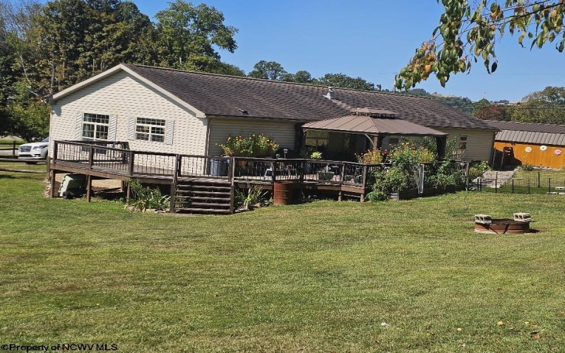 7 Paw Paw Lane, Morgantown, West Virginia 26501, 3 Bedrooms Bedrooms, 7 Rooms Rooms,2 BathroomsBathrooms,Single Family Detached,For Sale,Paw Paw,10161527