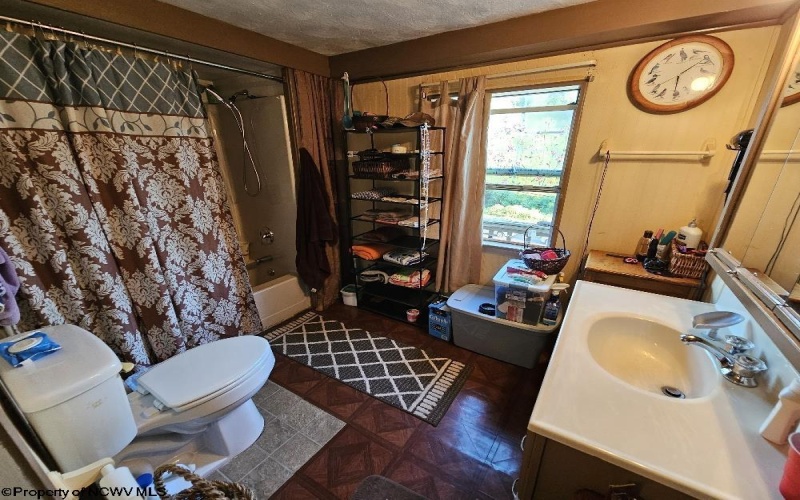 374 Limestone Road, Clarksburg, West Virginia 26301, 3 Bedrooms Bedrooms, 7 Rooms Rooms,1 BathroomBathrooms,Single Family Detached,For Sale,Limestone,10161528