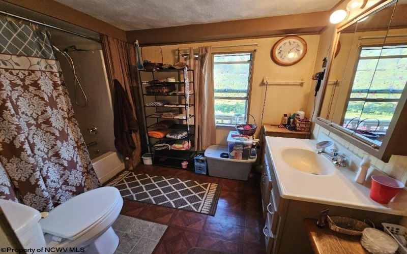 374 Limestone Road, Clarksburg, West Virginia 26301, 3 Bedrooms Bedrooms, 7 Rooms Rooms,1 BathroomBathrooms,Single Family Detached,For Sale,Limestone,10161528