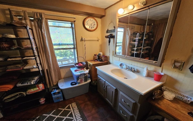374 Limestone Road, Clarksburg, West Virginia 26301, 3 Bedrooms Bedrooms, 7 Rooms Rooms,1 BathroomBathrooms,Single Family Detached,For Sale,Limestone,10161528