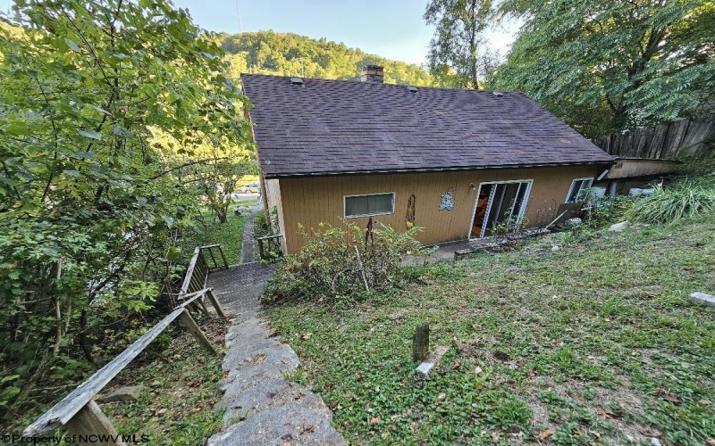 374 Limestone Road, Clarksburg, West Virginia 26301, 3 Bedrooms Bedrooms, 7 Rooms Rooms,1 BathroomBathrooms,Single Family Detached,For Sale,Limestone,10161528
