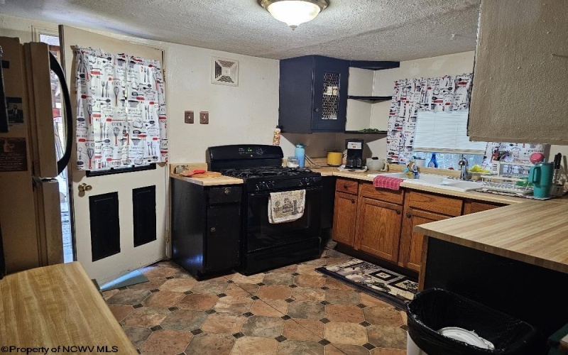 374 Limestone Road, Clarksburg, West Virginia 26301, 3 Bedrooms Bedrooms, 7 Rooms Rooms,1 BathroomBathrooms,Single Family Detached,For Sale,Limestone,10161528
