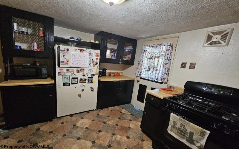 374 Limestone Road, Clarksburg, West Virginia 26301, 3 Bedrooms Bedrooms, 7 Rooms Rooms,1 BathroomBathrooms,Single Family Detached,For Sale,Limestone,10161528