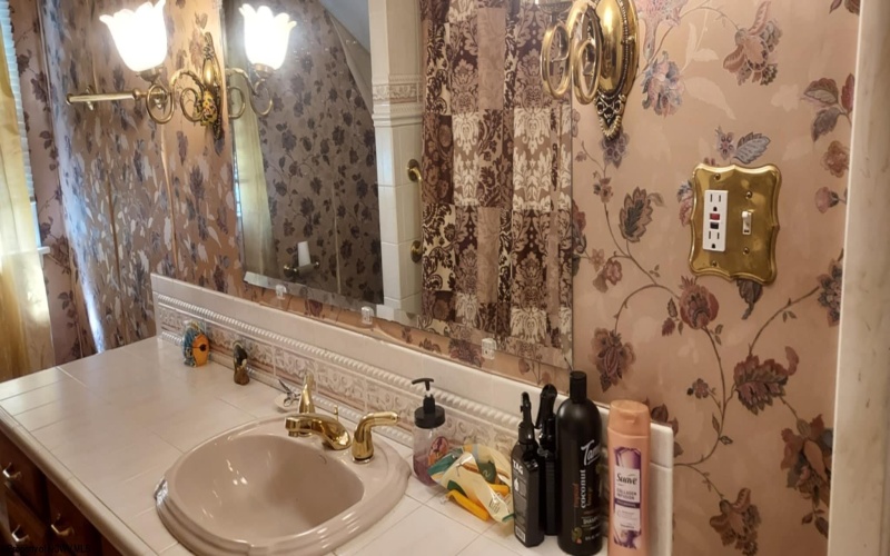 505 Third Street, Clarksburg, West Virginia 26301, 3 Bedrooms Bedrooms, 8 Rooms Rooms,1 BathroomBathrooms,Single Family Detached,For Sale,Third,10161534