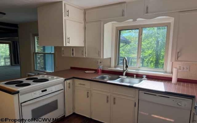242 Bearhunter Estates, Elkins, West Virginia 26241, 4 Bedrooms Bedrooms, 11 Rooms Rooms,2 BathroomsBathrooms,Single Family Detached,For Sale,Bearhunter,10161557