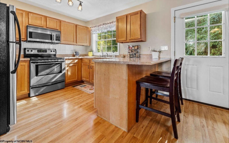 1422 Northwest Drive, Morgantown, West Virginia 26505, 3 Bedrooms Bedrooms, 6 Rooms Rooms,3 BathroomsBathrooms,Single Family Attached,For Sale,Northwest,10161552