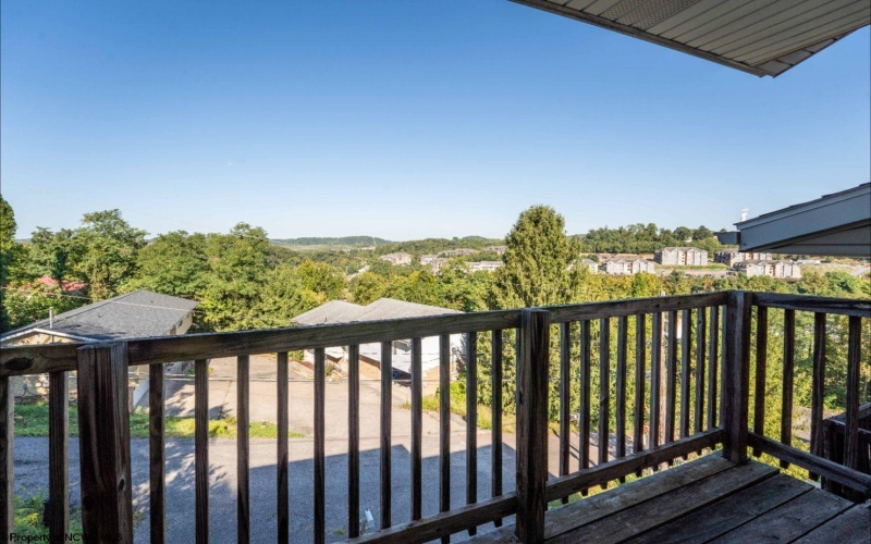 1422 Northwest Drive, Morgantown, West Virginia 26505, 3 Bedrooms Bedrooms, 6 Rooms Rooms,3 BathroomsBathrooms,Single Family Attached,For Sale,Northwest,10161552