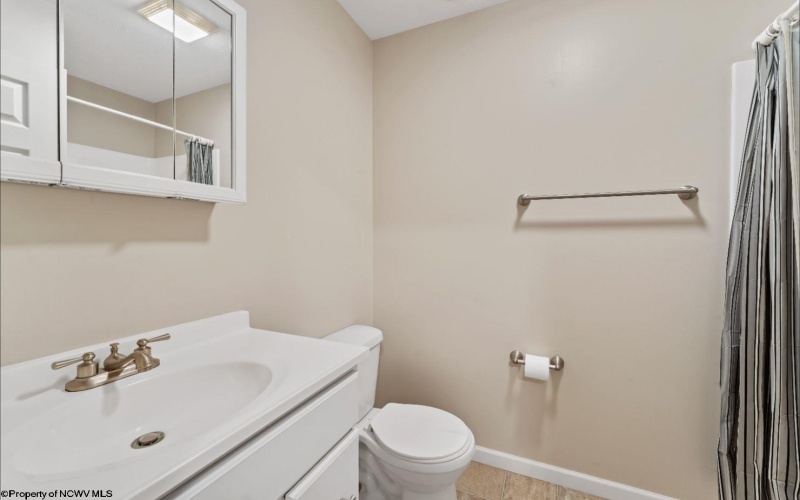 1422 Northwest Drive, Morgantown, West Virginia 26505, 3 Bedrooms Bedrooms, 6 Rooms Rooms,3 BathroomsBathrooms,Single Family Attached,For Sale,Northwest,10161552
