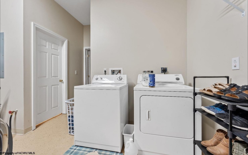 1422 Northwest Drive, Morgantown, West Virginia 26505, 3 Bedrooms Bedrooms, 6 Rooms Rooms,3 BathroomsBathrooms,Single Family Attached,For Sale,Northwest,10161552