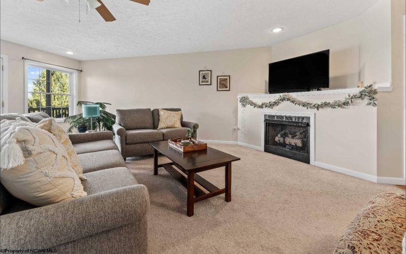 1422 Northwest Drive, Morgantown, West Virginia 26505, 3 Bedrooms Bedrooms, 6 Rooms Rooms,3 BathroomsBathrooms,Single Family Attached,For Sale,Northwest,10161552