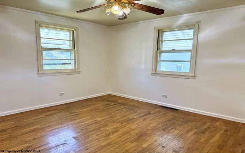 1523 16th Street, Clarksburg, West Virginia 26301, 2 Bedrooms Bedrooms, 6 Rooms Rooms,1 BathroomBathrooms,Single Family Detached,For Sale,16th,10161547