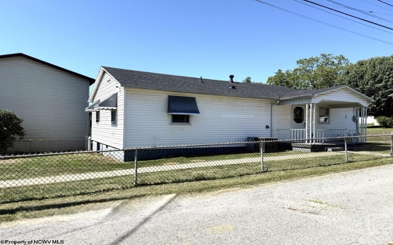 1523 16th Street, Clarksburg, West Virginia 26301, 2 Bedrooms Bedrooms, 6 Rooms Rooms,1 BathroomBathrooms,Single Family Detached,For Sale,16th,10161547
