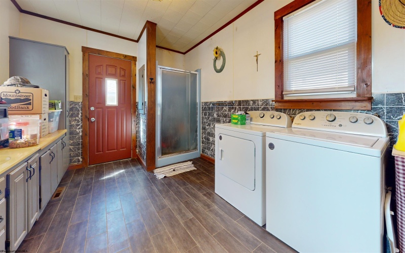 507 Pyles Avenue, Mannington, West Virginia 26582, 3 Bedrooms Bedrooms, 6 Rooms Rooms,1 BathroomBathrooms,Single Family Detached,For Sale,Pyles,10161541