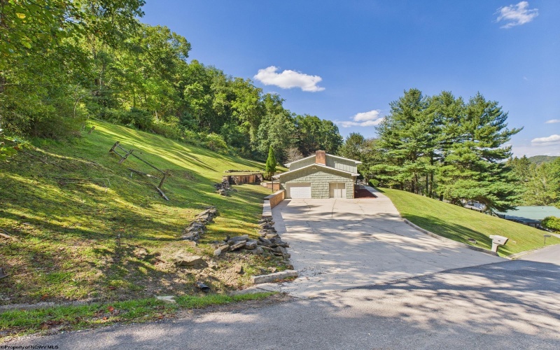 152 Hilltop Drive, Philippi, West Virginia 26416, 5 Bedrooms Bedrooms, 12 Rooms Rooms,3 BathroomsBathrooms,Single Family Detached,For Sale,Hilltop,10161553