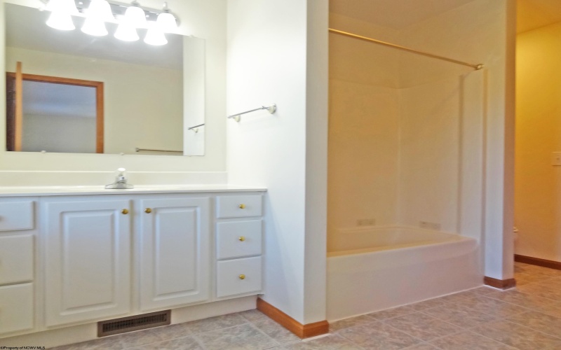 113 Cadet Court, Morgantown, West Virginia 26508, 3 Bedrooms Bedrooms, 9 Rooms Rooms,3 BathroomsBathrooms,Single Family Attached,For Sale,Cadet,10161559
