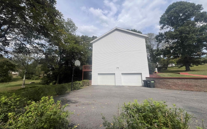 2306 Magnolia Drive, Fairmont, West Virginia 26554, 4 Bedrooms Bedrooms, 9 Rooms Rooms,2 BathroomsBathrooms,Single Family Detached,For Sale,Magnolia,10161563