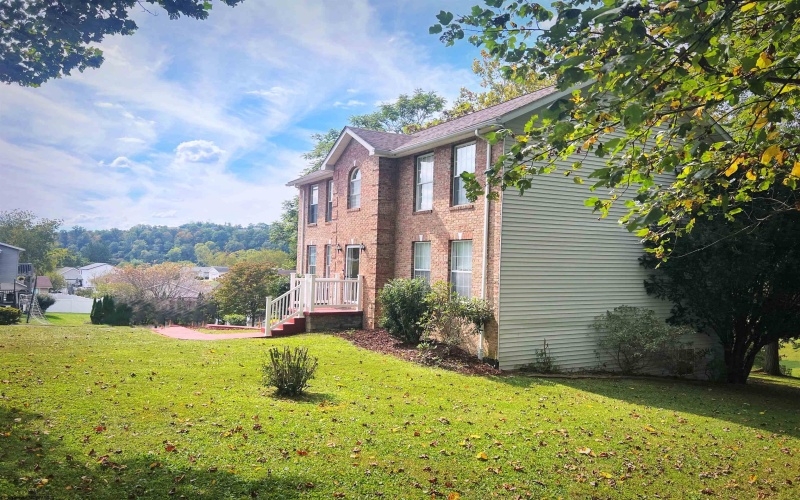 2306 Magnolia Drive, Fairmont, West Virginia 26554, 4 Bedrooms Bedrooms, 9 Rooms Rooms,2 BathroomsBathrooms,Single Family Detached,For Sale,Magnolia,10161563