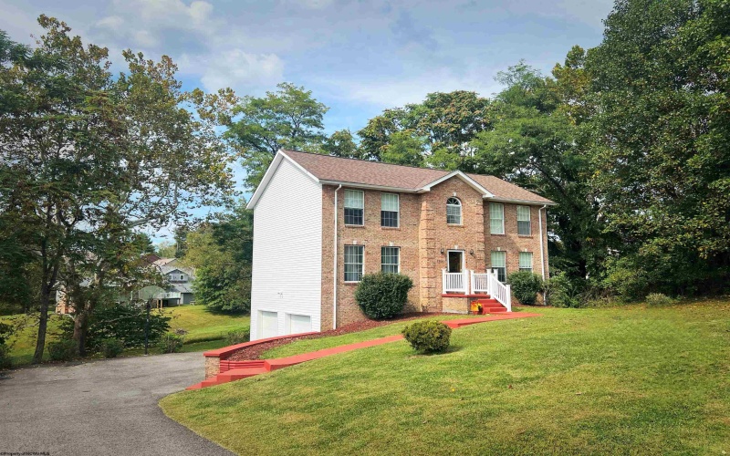 2306 Magnolia Drive, Fairmont, West Virginia 26554, 4 Bedrooms Bedrooms, 9 Rooms Rooms,2 BathroomsBathrooms,Single Family Detached,For Sale,Magnolia,10161563